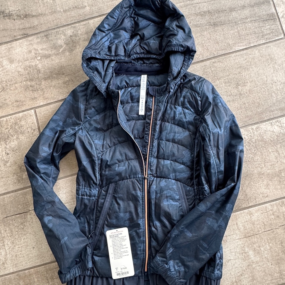 Lululemon Spring Fling Puff Windbreaker Hooded Jacket size 8